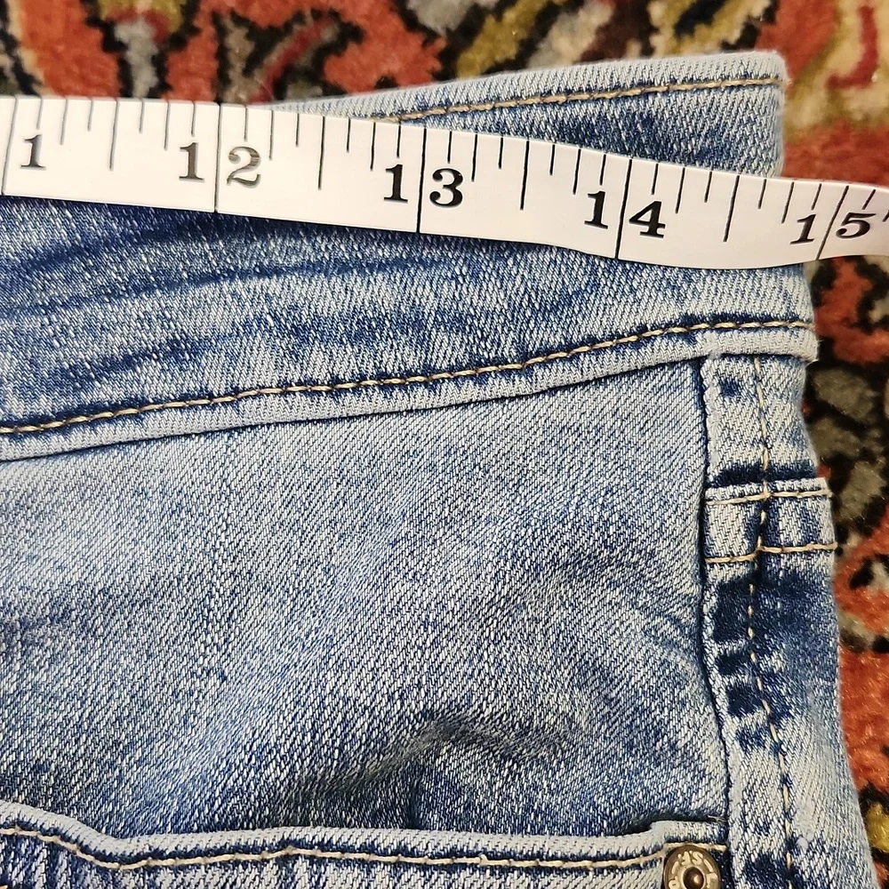 Levi's Lightweight Light Wash Totally Shaping Straight Jeans 28x32 - Picture 8 of 10